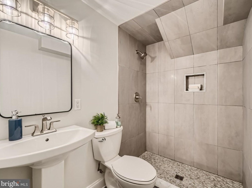 912 Lorraine Dr, Patapsco MD exterior