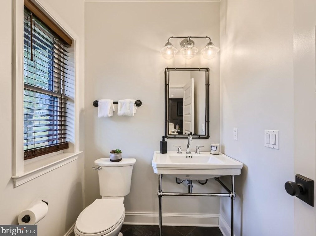 912 Lorraine Dr, Patapsco MD exterior