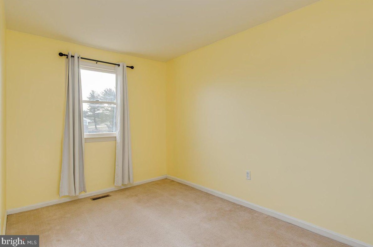 128 Meadowlark Ave, Mount Airy MD  21771-5536 exterior