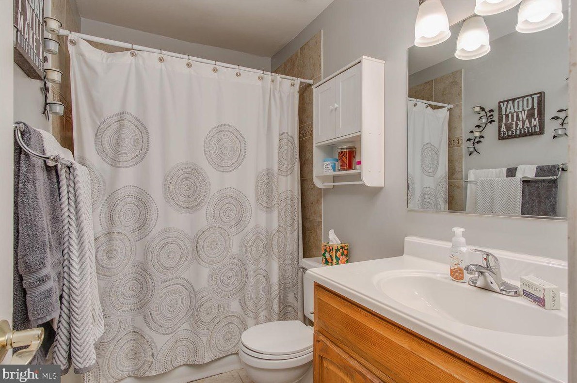 717 Robinwood Dr, Mount Airy MD 21771-5537 exterior