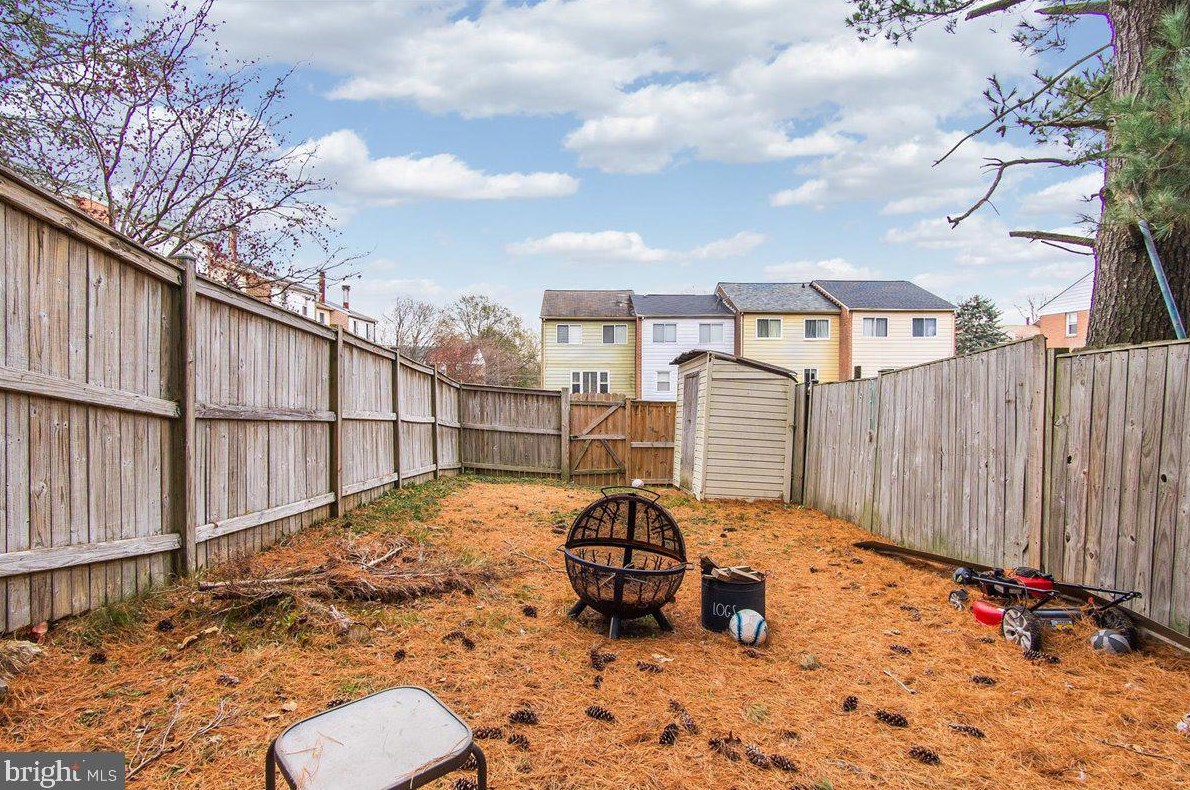 717 Robinwood Dr, Mount Airy MD 21771-5537 exterior