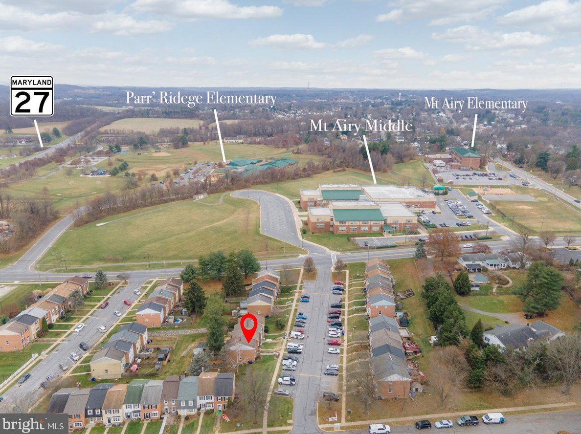 717 Robinwood Dr, Mount Airy MD 21771-5537 exterior