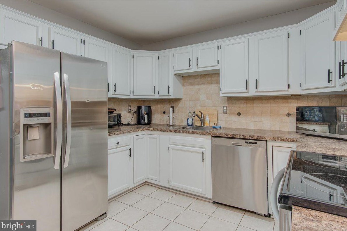 717 Robinwood Dr, Mount Airy MD 21771-5537 exterior