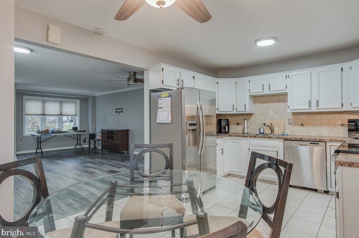 717 Robinwood Dr, Mount Airy MD 21771-5537 exterior