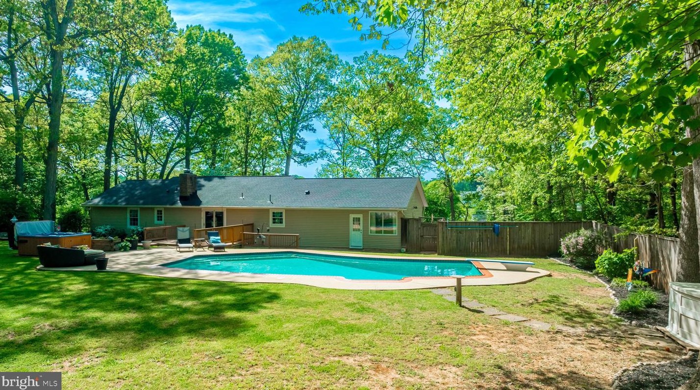 5107 Fleming Rd, Mount Airy MD 21771-8710 exterior