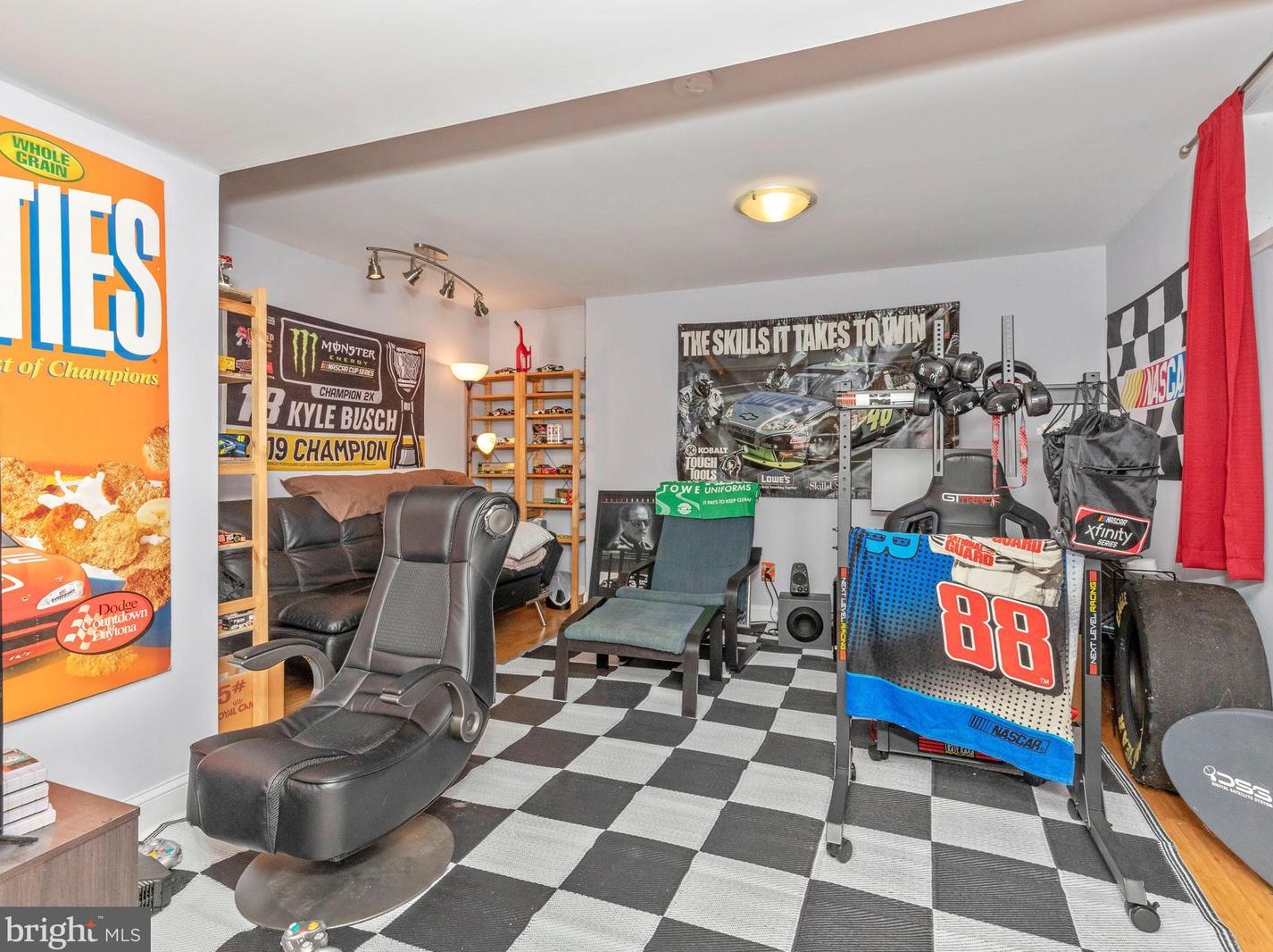 709 Longbow Rd, Mount Airy MD  21771-5869 exterior