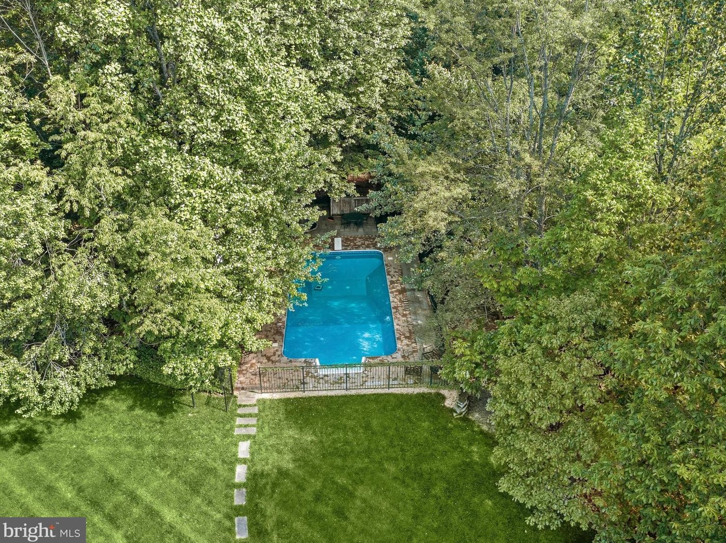 1905 Turnberry Ct, Patapsco MD 21048-1561 exterior