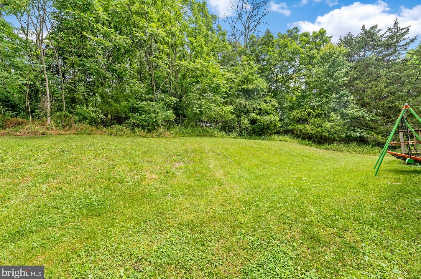 6413 Davis Rd, Mount Airy MD 21771-7207 exterior