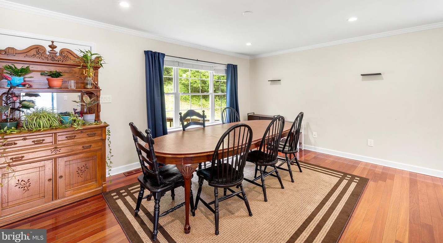 6413 Davis Rd, Mount Airy MD 21771-7207 exterior