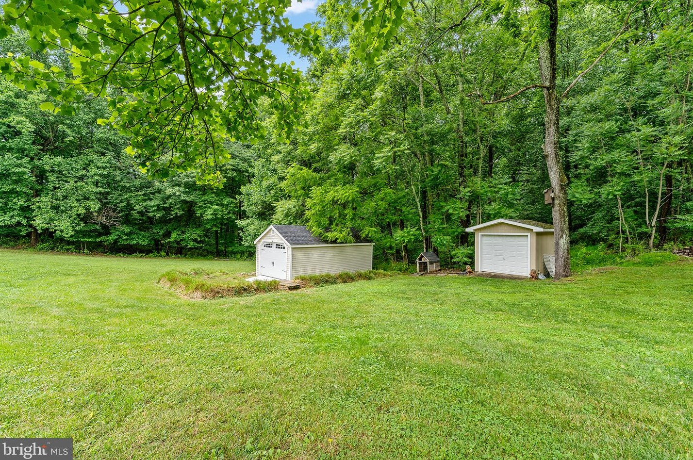 6413 Davis Rd, Mount Airy MD 21771-7207 exterior