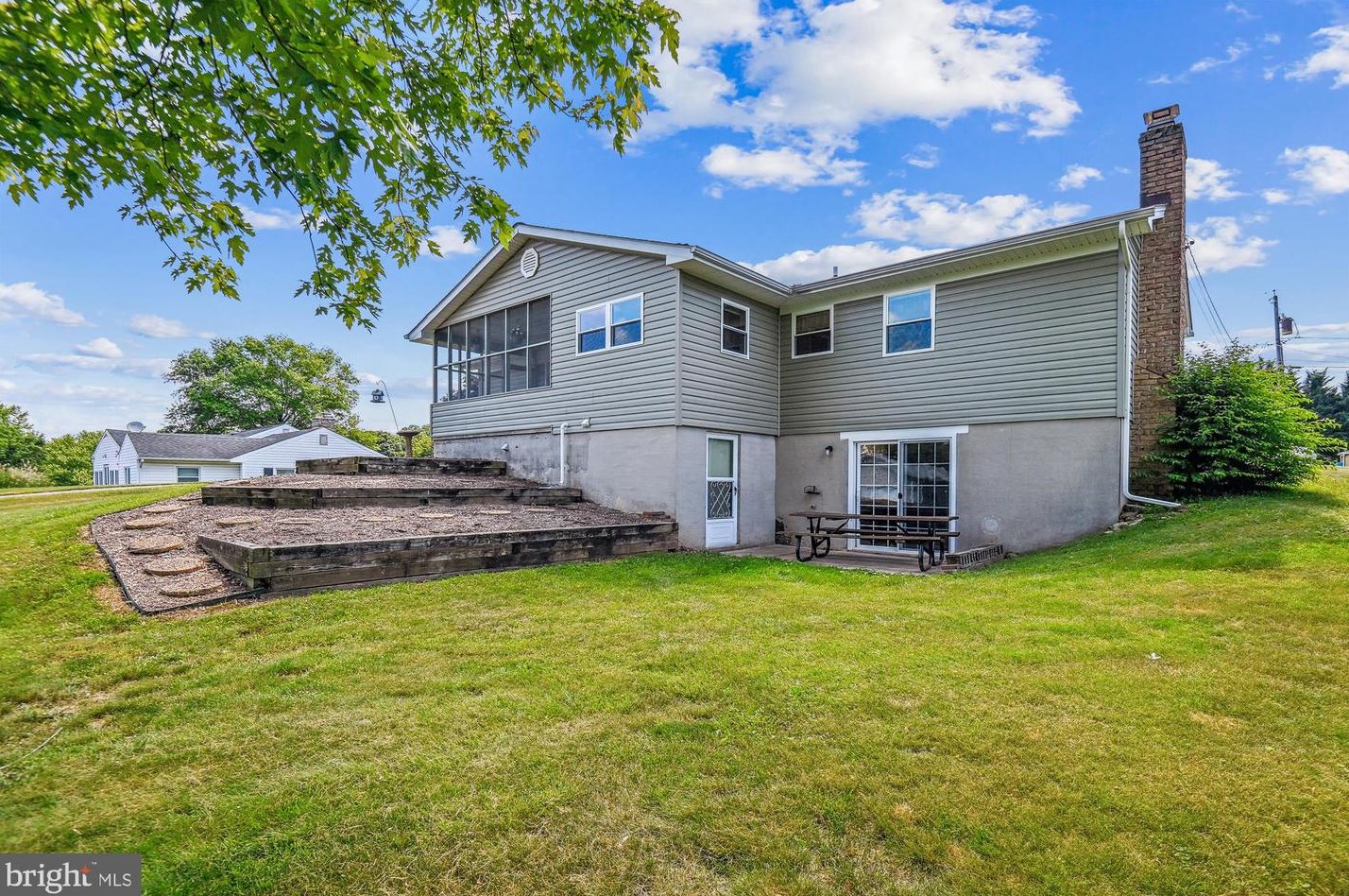 2102 Woodview Rd, Patapsco MD exterior