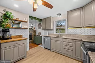 418 Ross Dr, Sykesville, MD 21784 - Photo 9