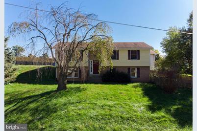 502 W Green Street - Photo 1