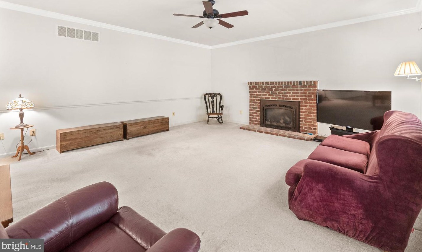 14901 Chelsea Cir, Mount Airy MD 21771-8423 exterior