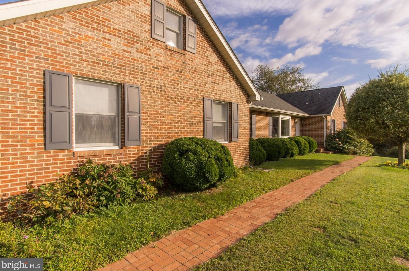 8845 Mapleville Rd, Mount Airy MD exterior