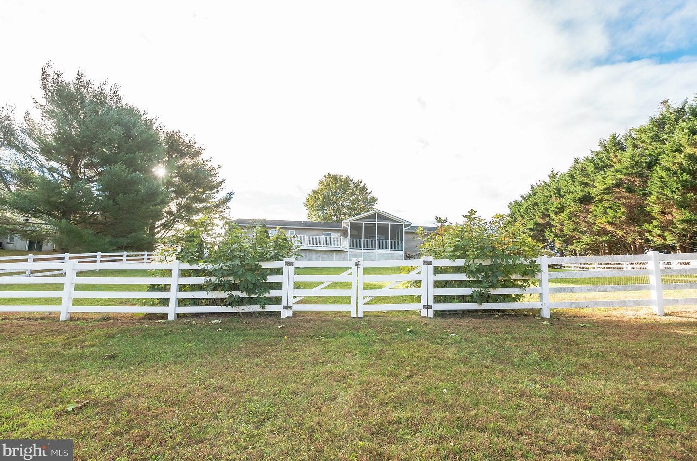 12558 Quiet Stream Ct, Mount Airy MD 21771-4842 exterior