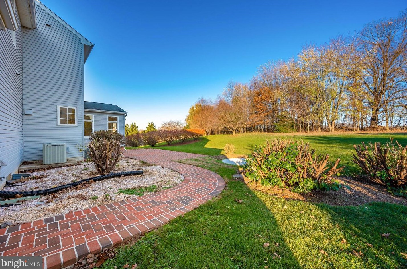 4011 Lomar Dr, Mount Airy MD 21771-4572 exterior