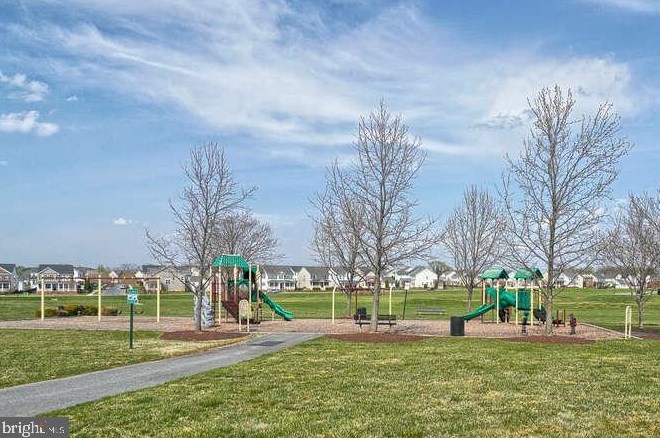 2422 Doubs Ct, Adamstown MD  21710-8924 exterior