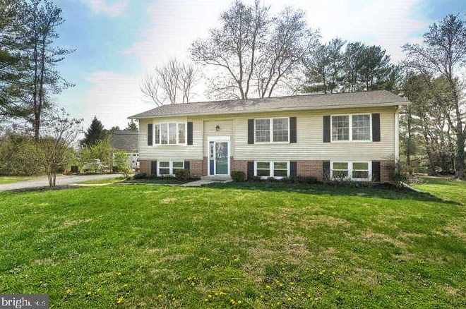 2422 Doubs Ct, Adamstown MD  21710-8924 exterior