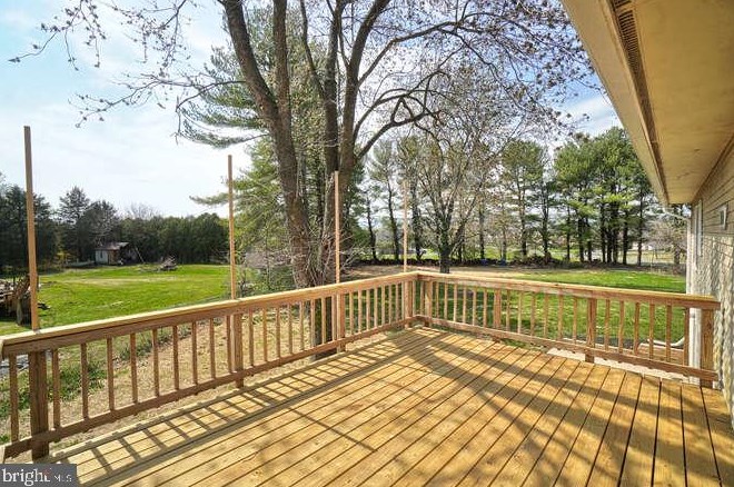 2422 Doubs Ct, Adamstown MD  21710-8924 exterior