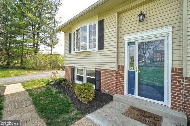 2422 Doubs Ct, Adamstown MD  21710-8924 exterior