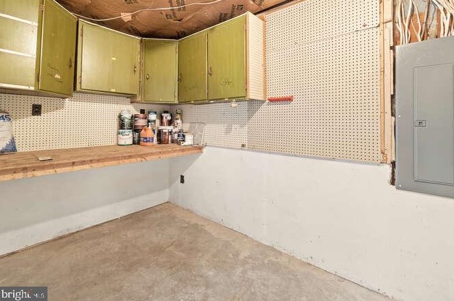 2422 Doubs Ct, Adamstown MD  21710-8924 exterior