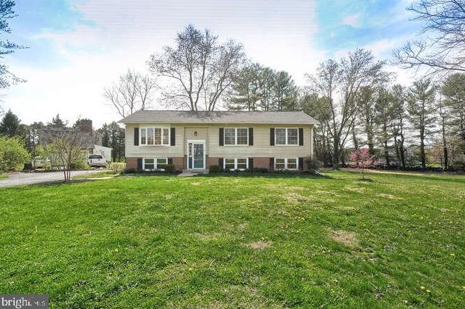 2422 Doubs Ct, Adamstown MD  21710-8924 exterior