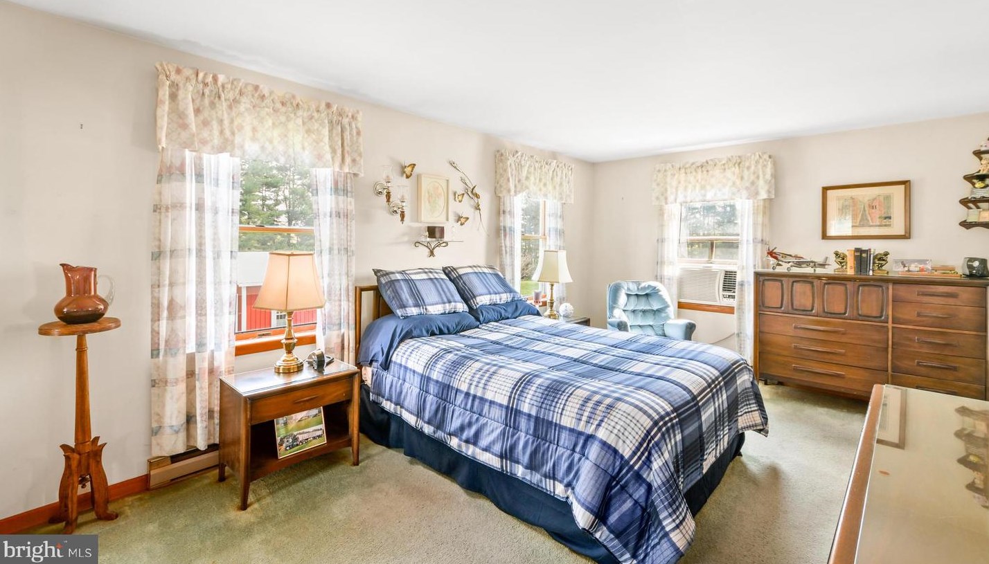 8853 Mapleville Rd, Mount Airy MD  21771-9701 exterior