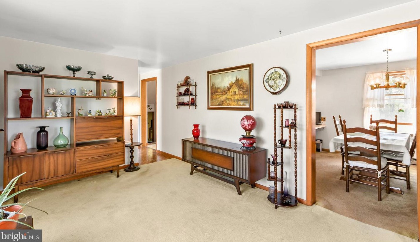 8853 Mapleville Rd, Mount Airy MD  21771-9701 exterior