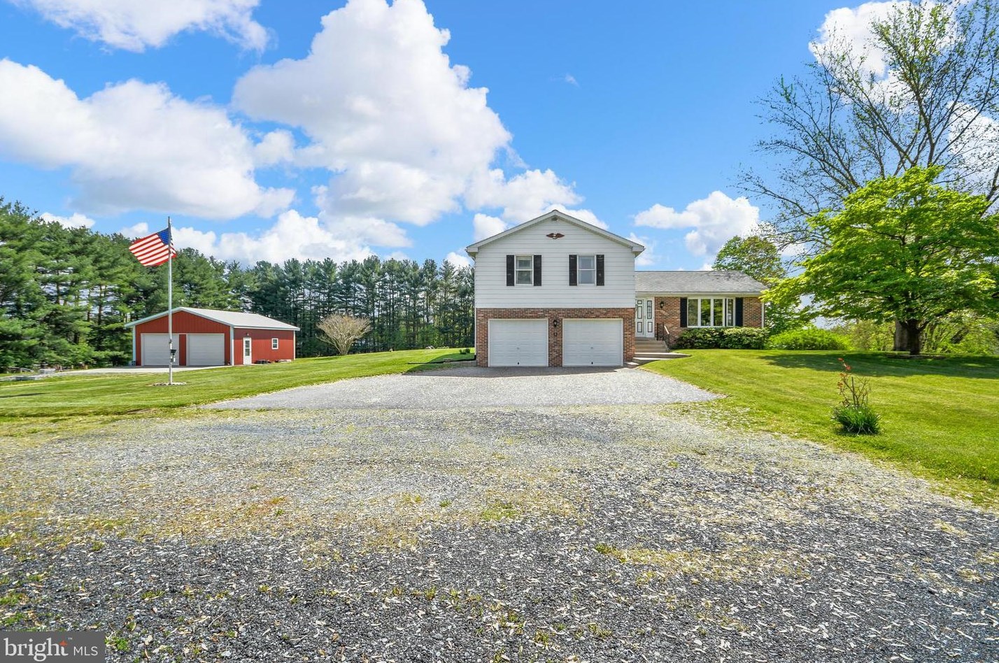 8853 Mapleville Rd, Mount Airy MD  21771-9701 exterior