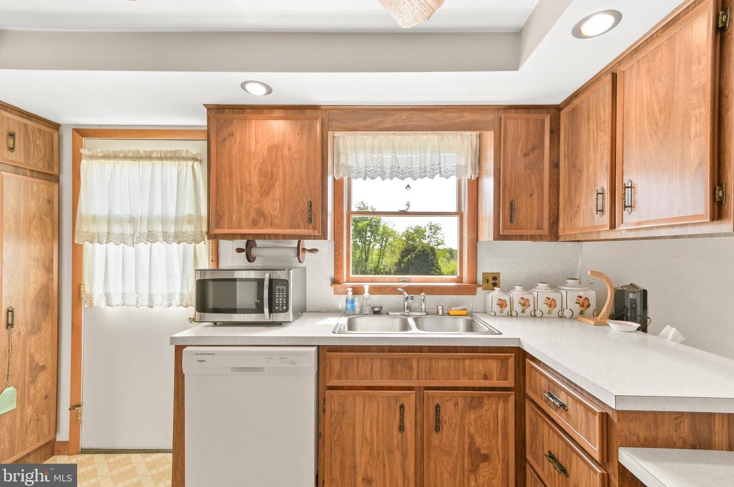 8853 Mapleville Rd, Mount Airy MD  21771-9701 exterior