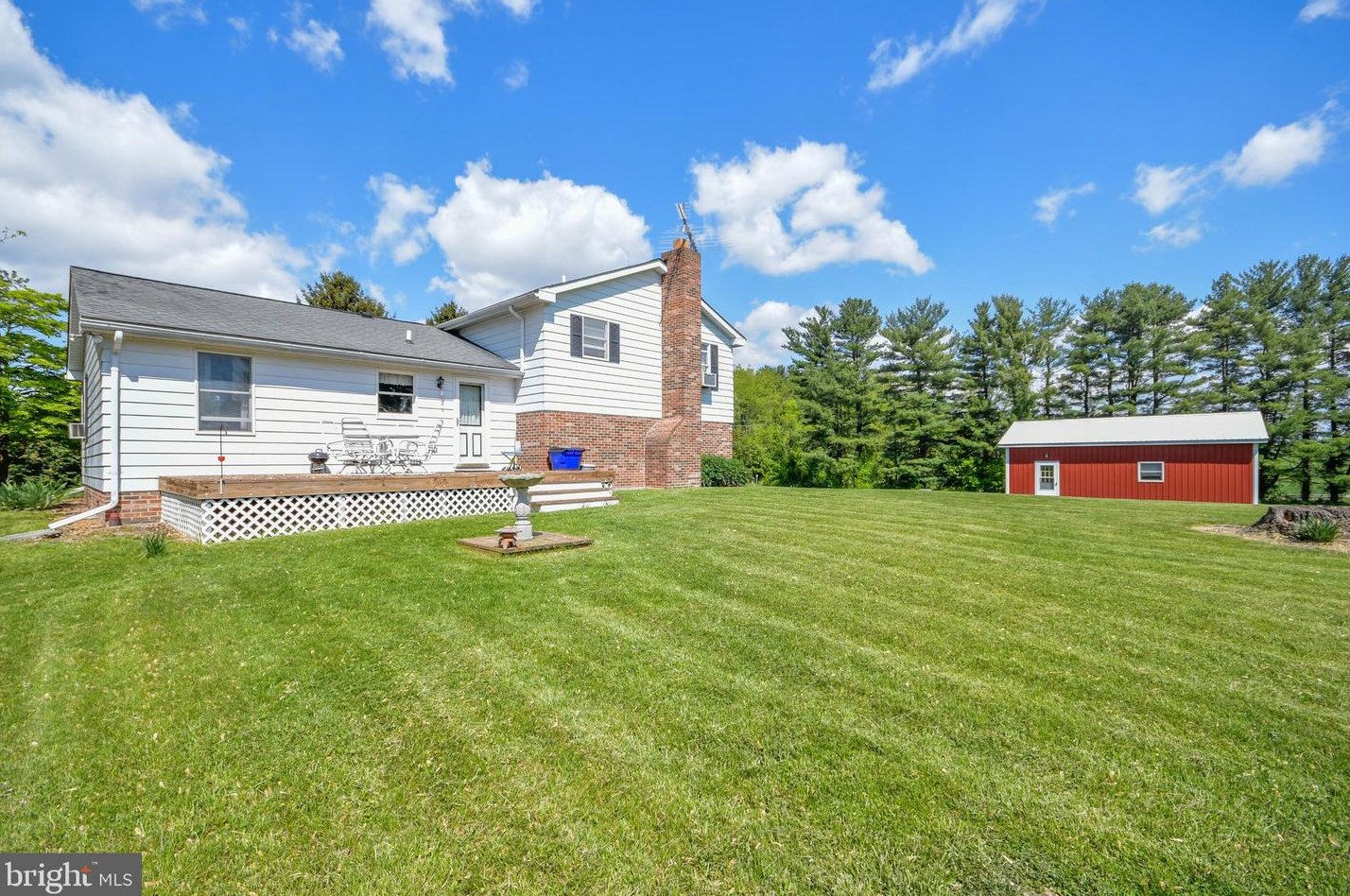 8853 Mapleville Rd, Mount Airy MD  21771-9701 exterior