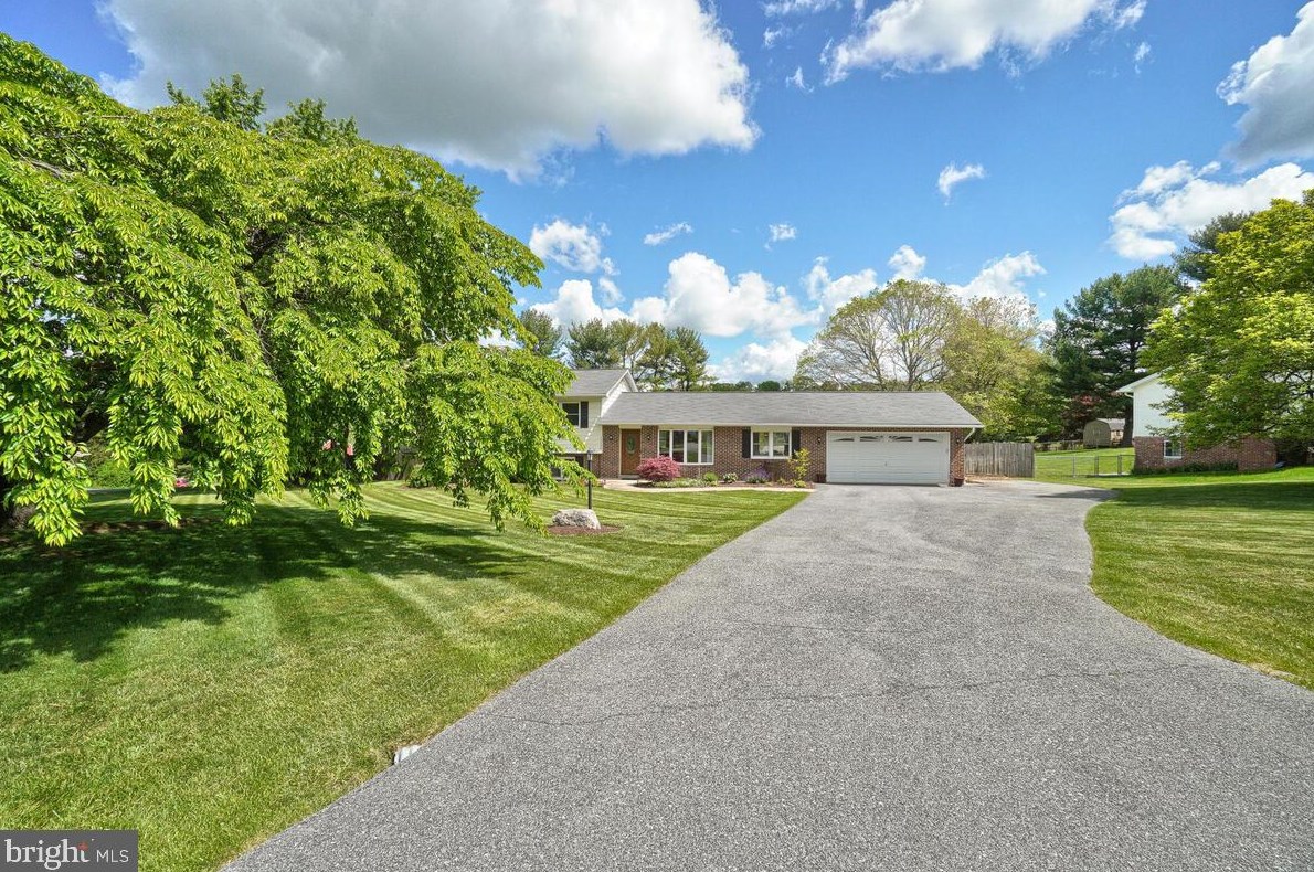 12640 Molesworth Dr, Mount Airy MD  21771-4810 exterior