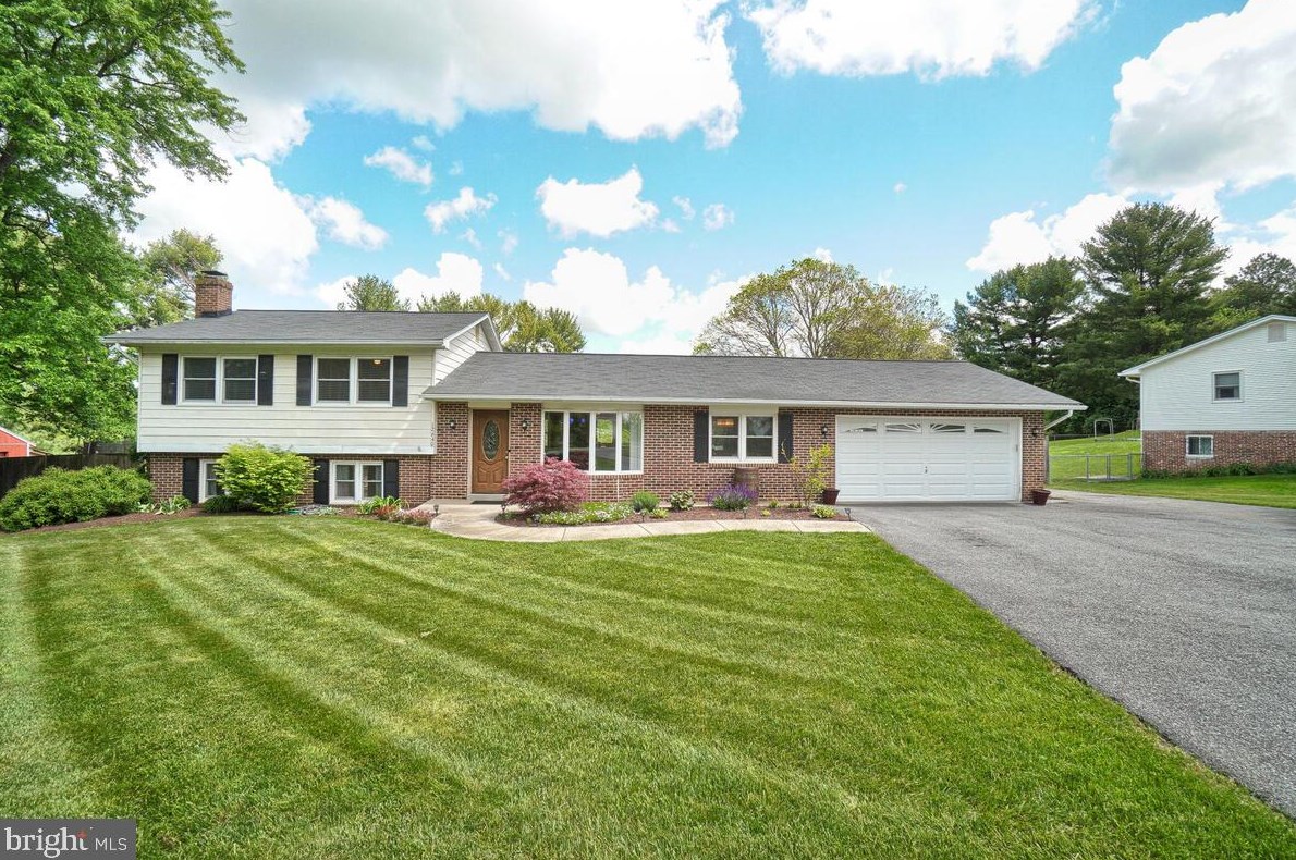 12640 Molesworth Dr, Mount Airy MD  21771-4810 exterior