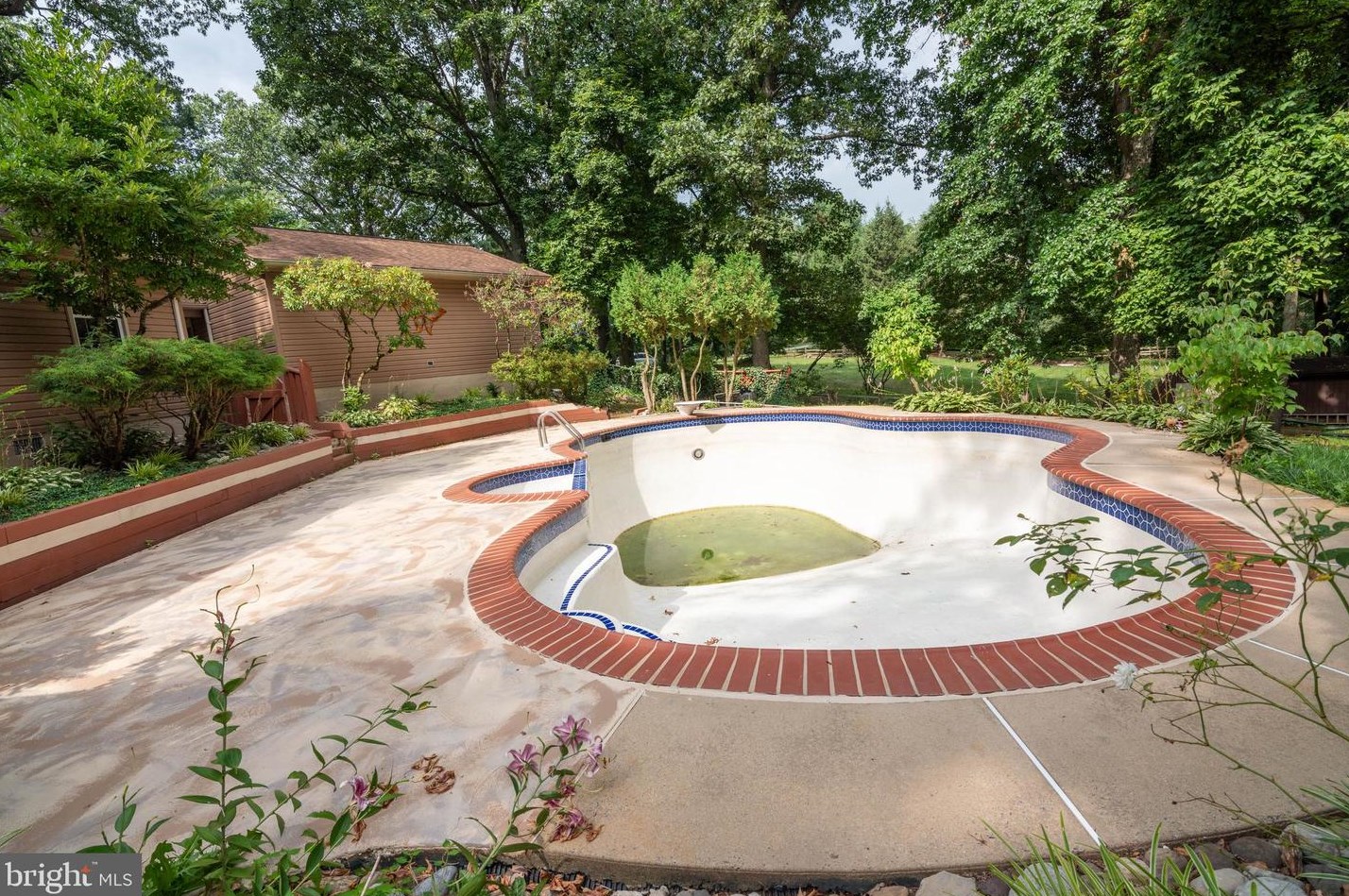 12318 Sherwood Frst Dr, Mount Airy MD 21771-6025 exterior