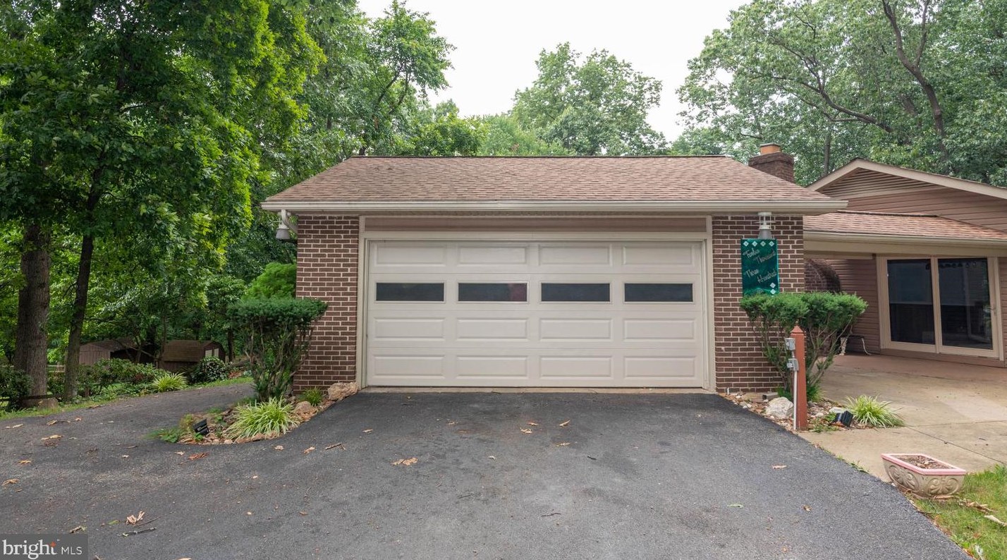 12318 Sherwood Frst Dr, Mount Airy MD 21771-6025 exterior