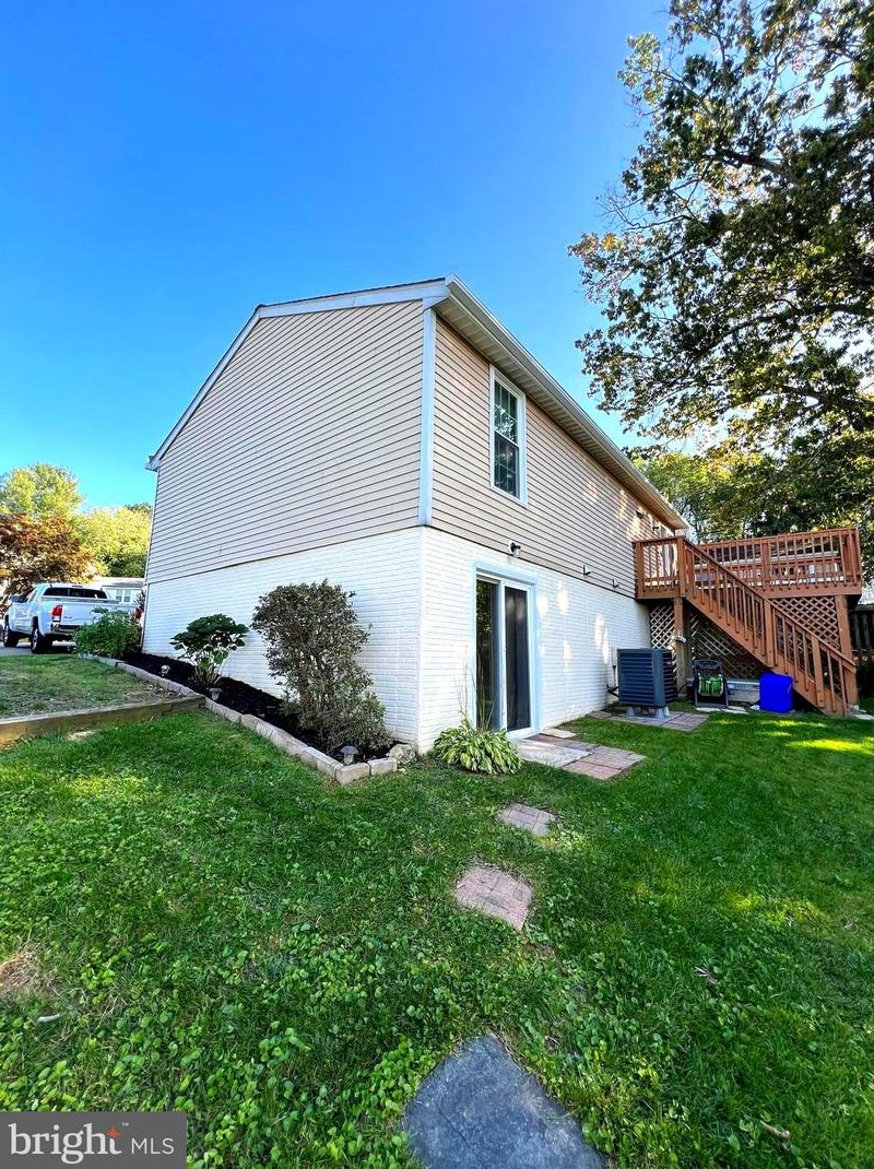 104 Sycamore Rd, Mount Airy MD 21771-5635 exterior