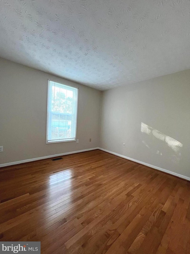 104 Sycamore Rd, Mount Airy MD 21771-5635 exterior