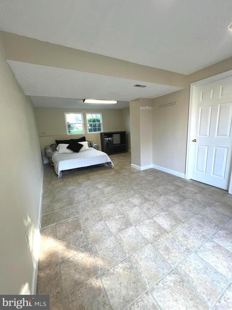 104 Sycamore Rd, Mount Airy MD 21771-5635 exterior