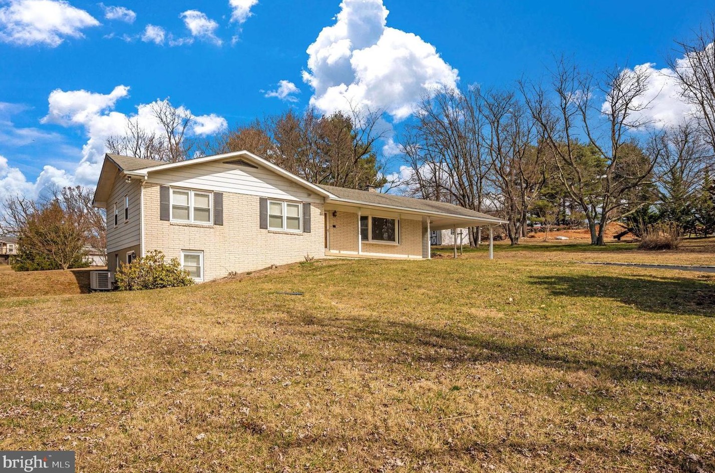5822 Corporal Jones Ct, Mount Airy MD  21771-5804 exterior