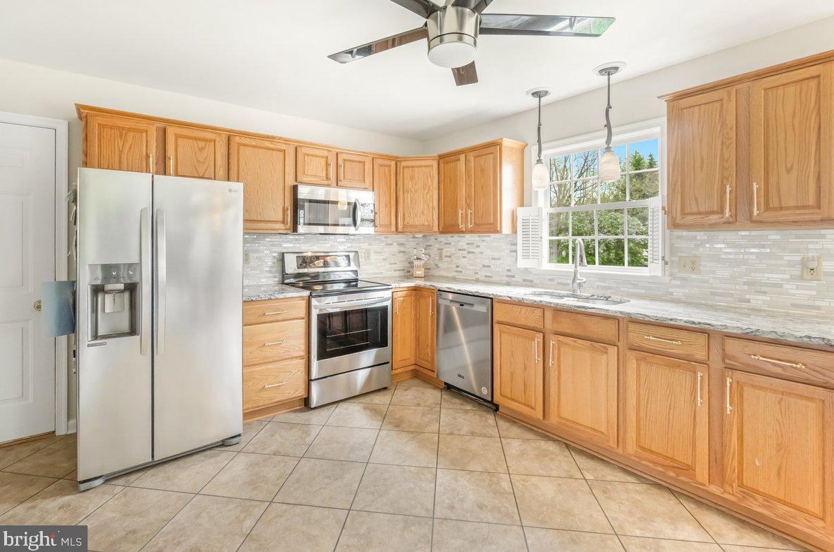 3 Sunhigh Ct, Graceham MD  21788-3224 exterior