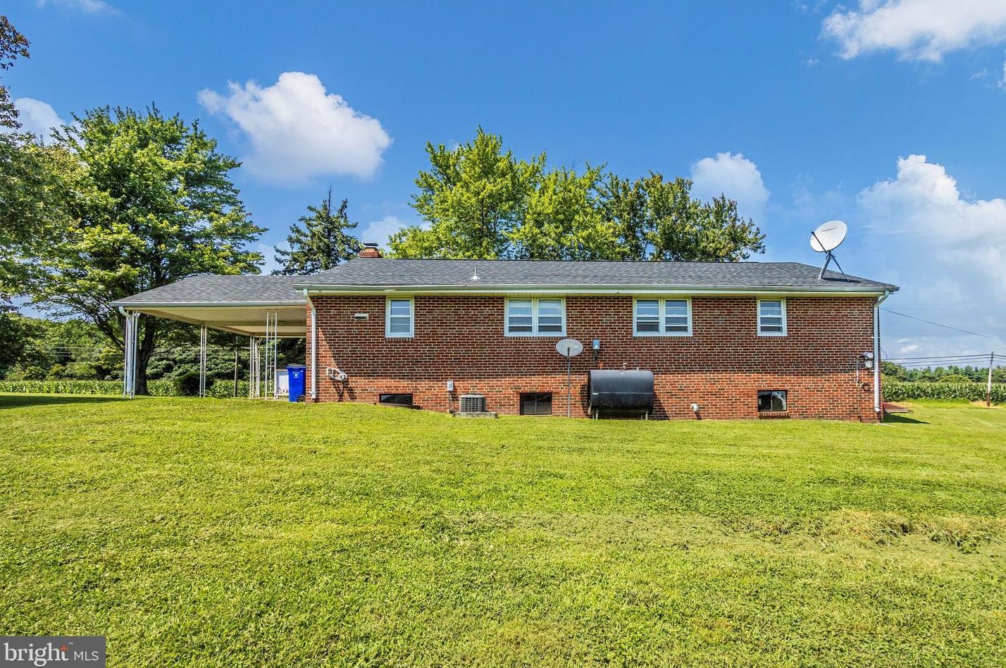 18461 Penn Shop Rd, Mount Airy MD  21771-3939 exterior