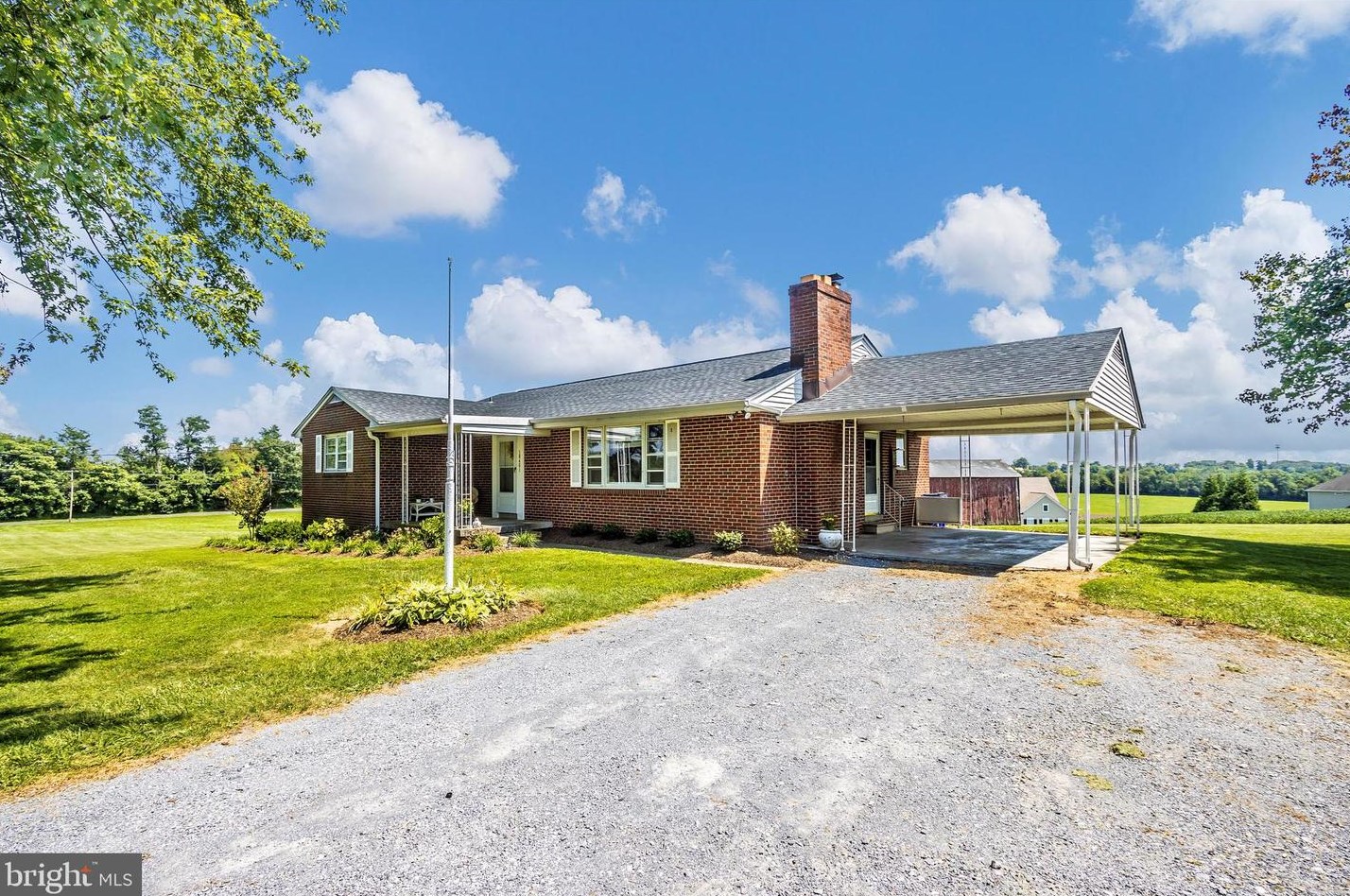 18461 Penn Shop Rd, Mount Airy MD  21771-3939 exterior