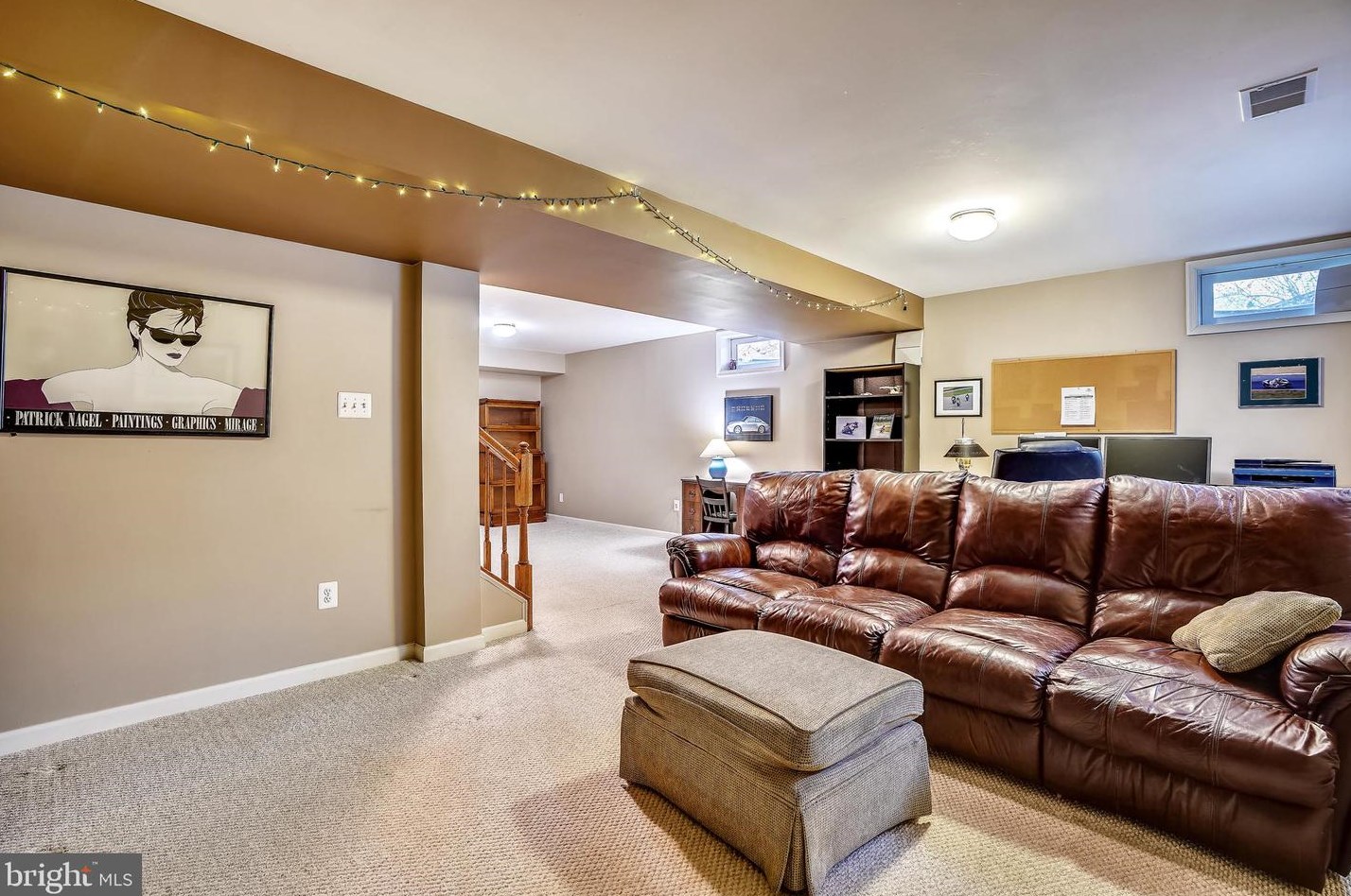 5234 Font Ave, Ellicott MD 21043-7003 exterior