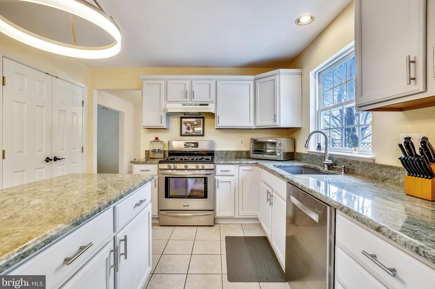 5234 Font Ave, Ellicott MD 21043-7003 exterior