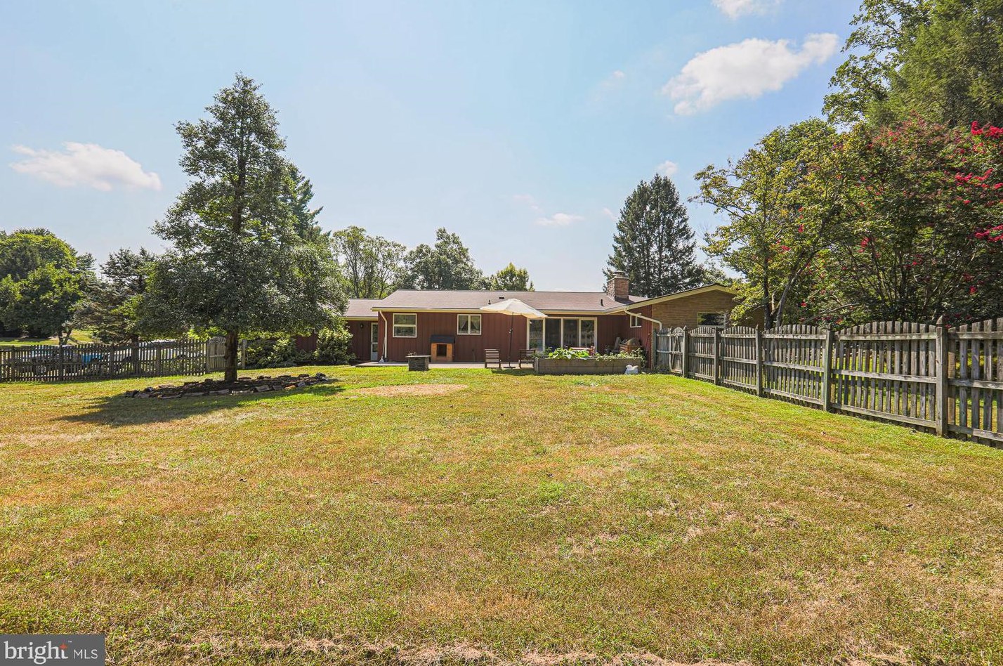 12217 Ioka Ct, Ellicott MD 21042-1328 exterior