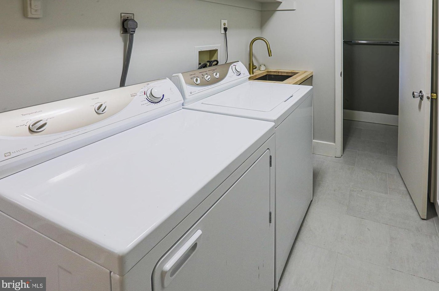 12217 Ioka Ct, Ellicott MD 21042-1328 exterior