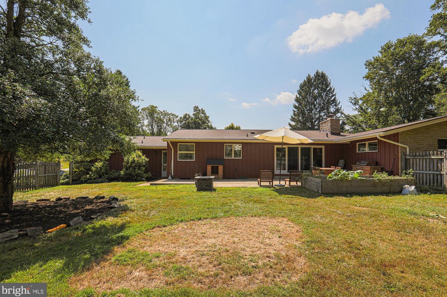 12217 Ioka Ct, Ellicott MD 21042-1328 exterior