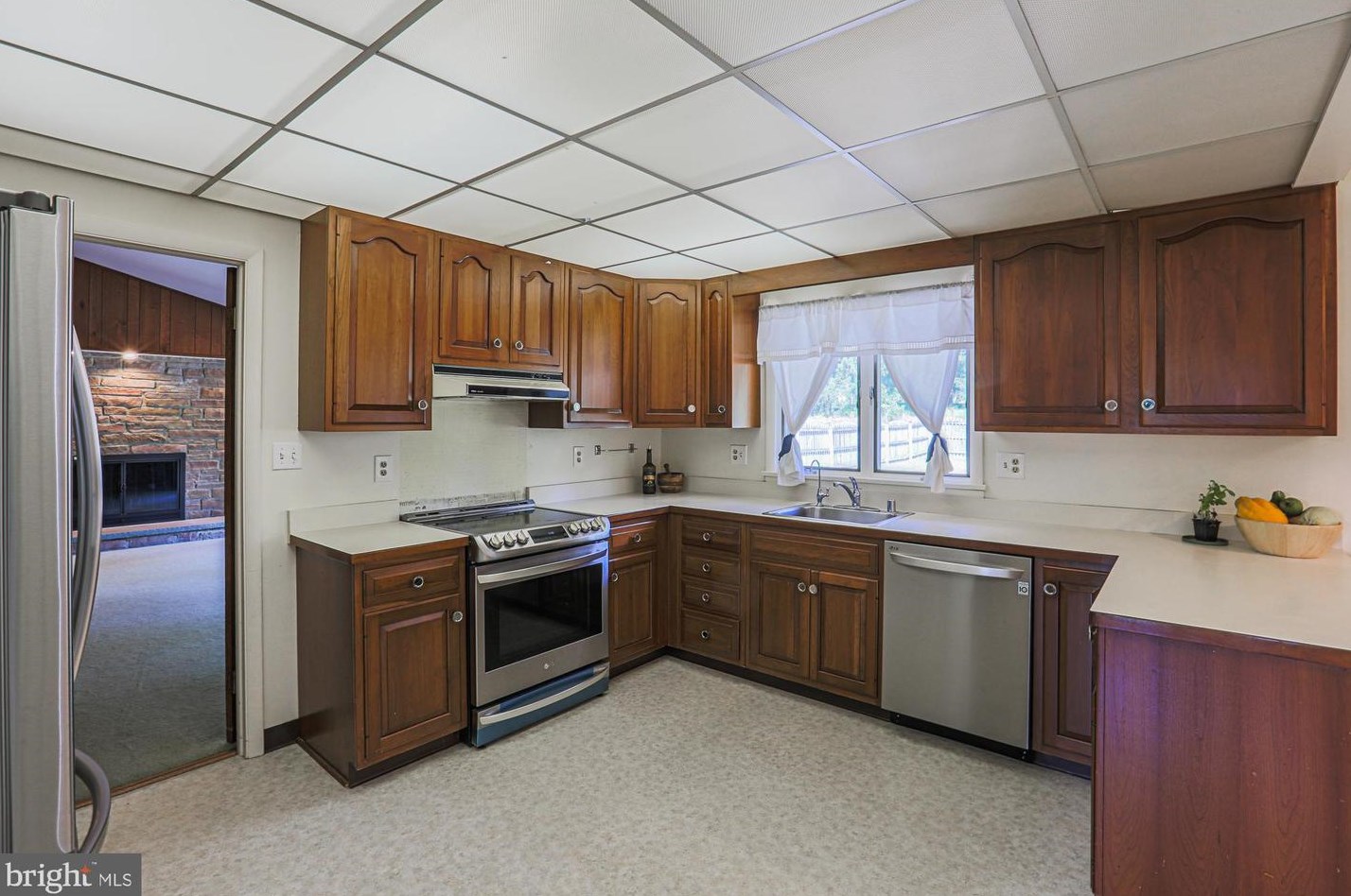 12217 Ioka Ct, Ellicott MD 21042-1328 exterior