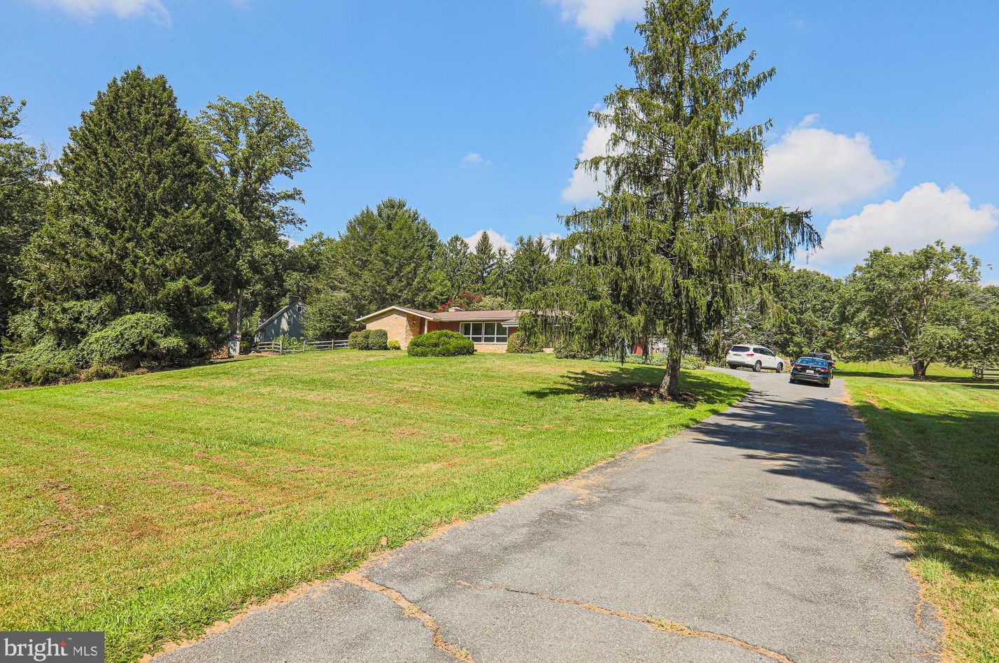 12217 Ioka Ct, Ellicott MD 21042-1328 exterior